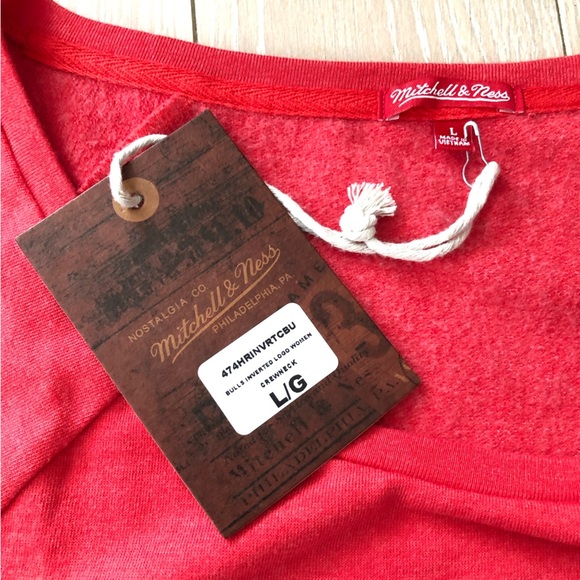 NWT Mitchell & Ness Chicago Bulls Scoop Neck Long Sleeve Shirt in Red Size L - Picture 9 of 10